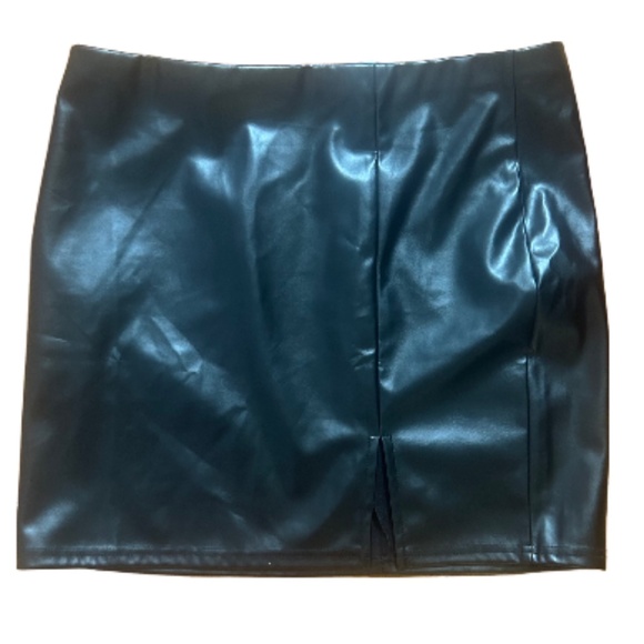 NWT EG. Chris. G  Black Faux Leather Mini Skirt Size XL - Picture 3 of 5